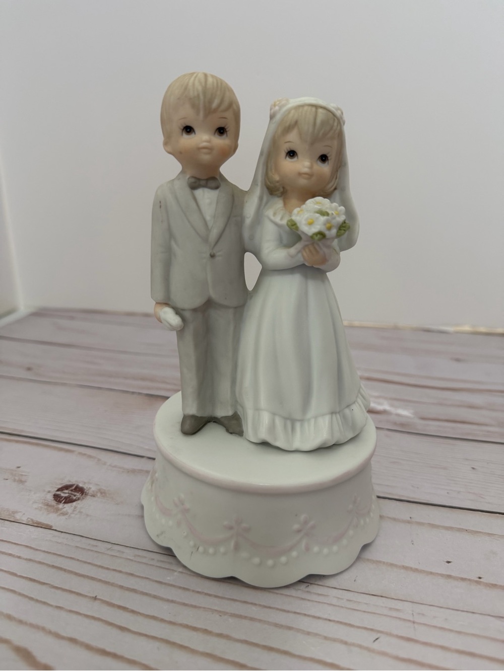 Musical LEFTON Figurine THE CHRISTOPHER COLLECTION 1982 Bride & Groom Wedding